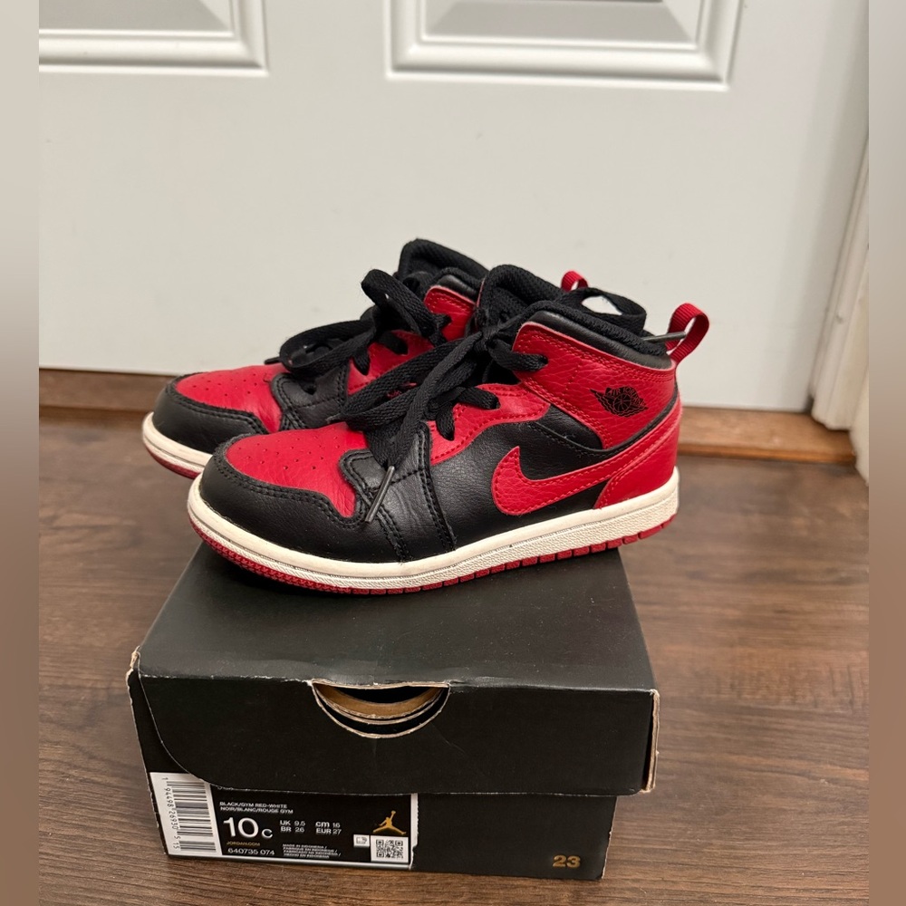 Jordan 1 Kids Black and Red Sneakers
